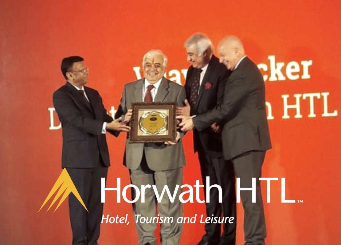 Vijay Thacker wins Hotelier India Hall of Fame Award 2018