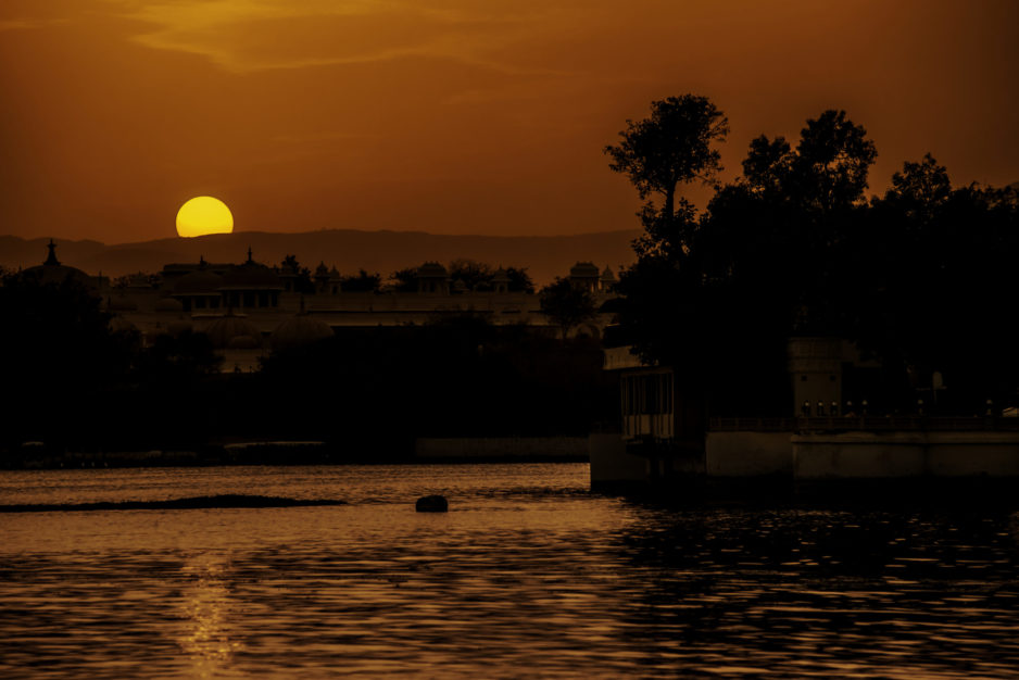 Sunset over Udaipur on Lake Pichola Original scaled 1